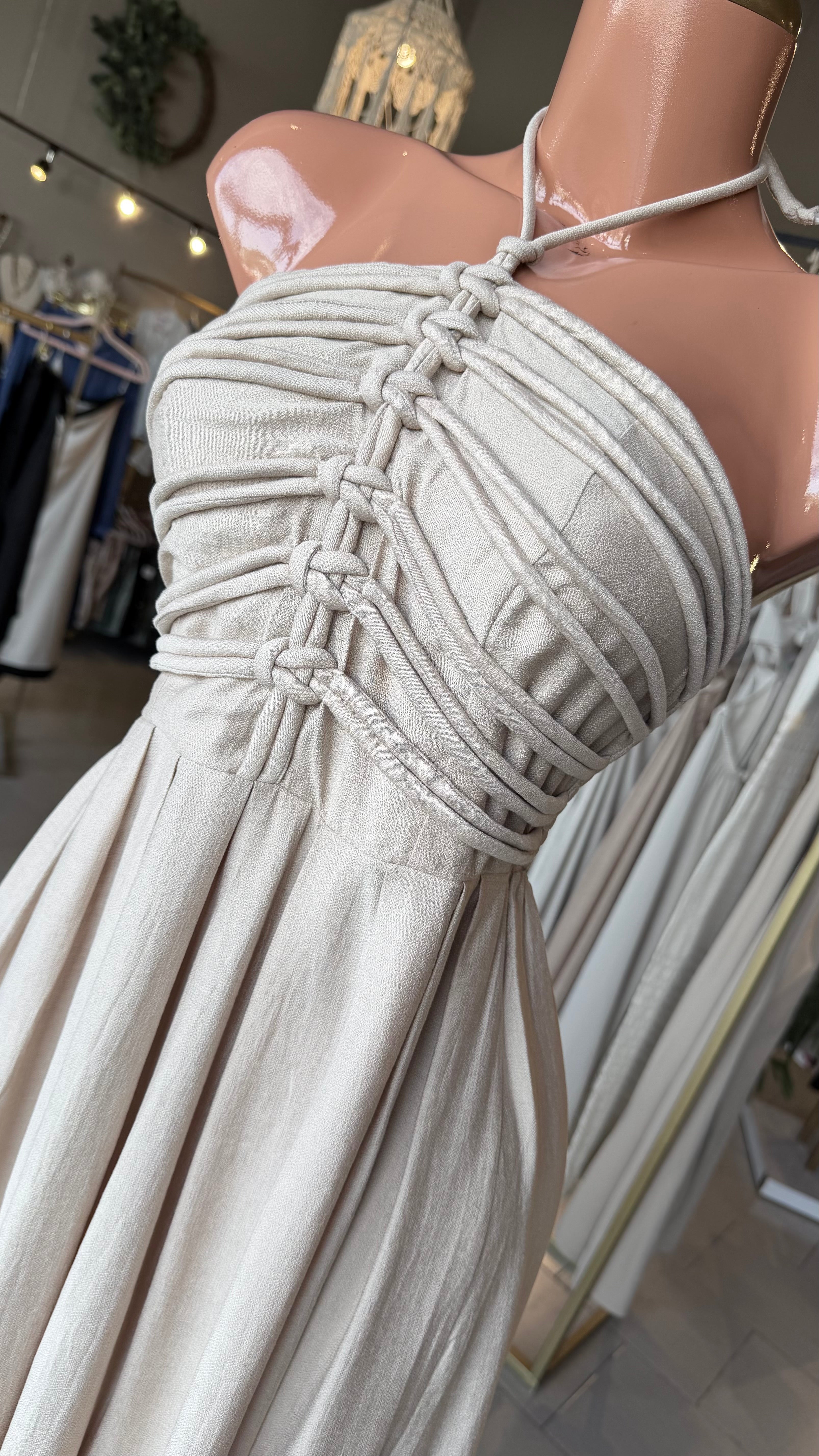 VESTIDO BEIGE LAZOS