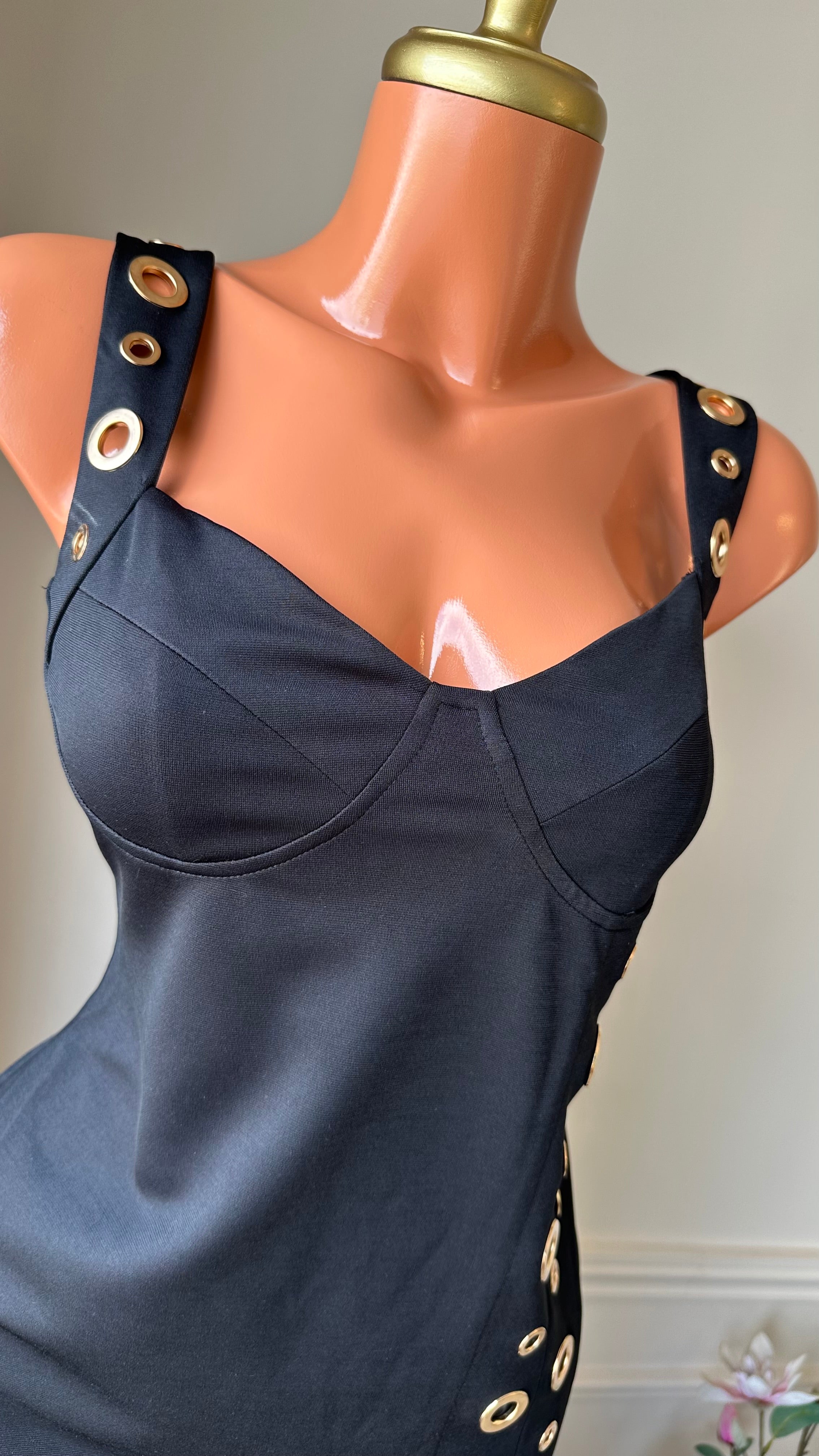 🖤 Vestido Negro Midi con Ojillos Dorados