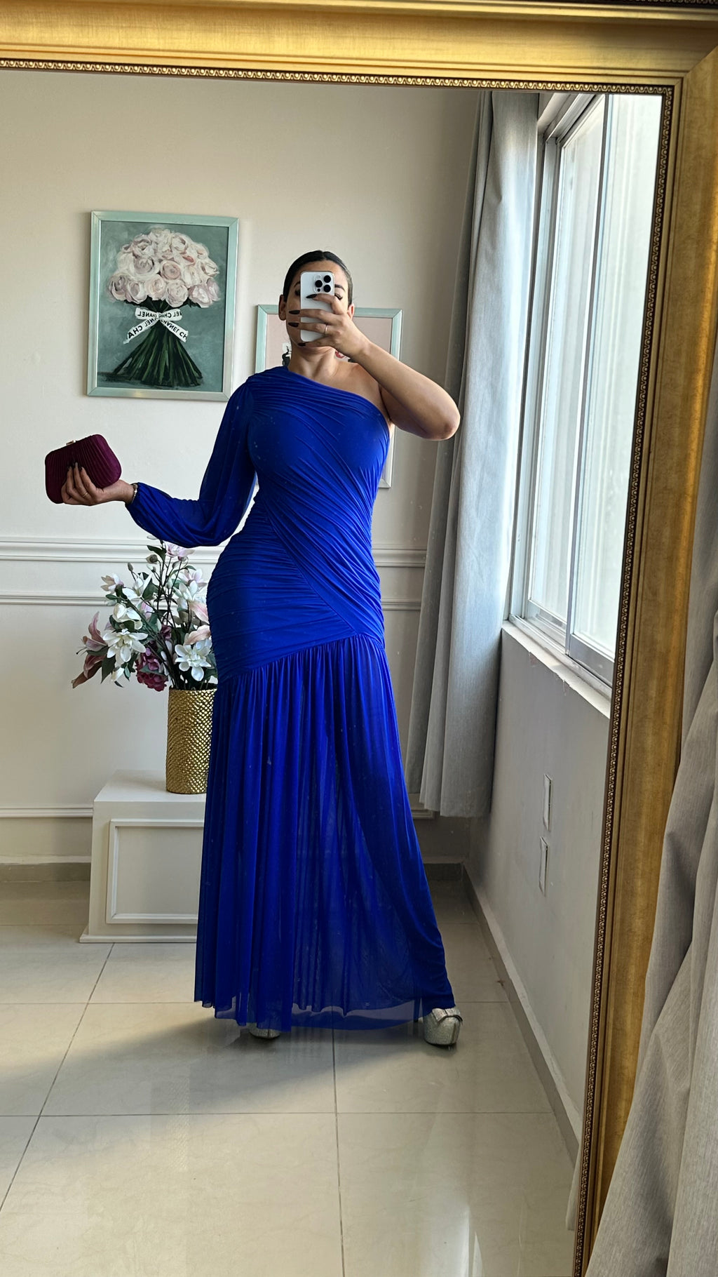 Vestido Largo Azul Rey de Un Hombro con Drapeado Elegante