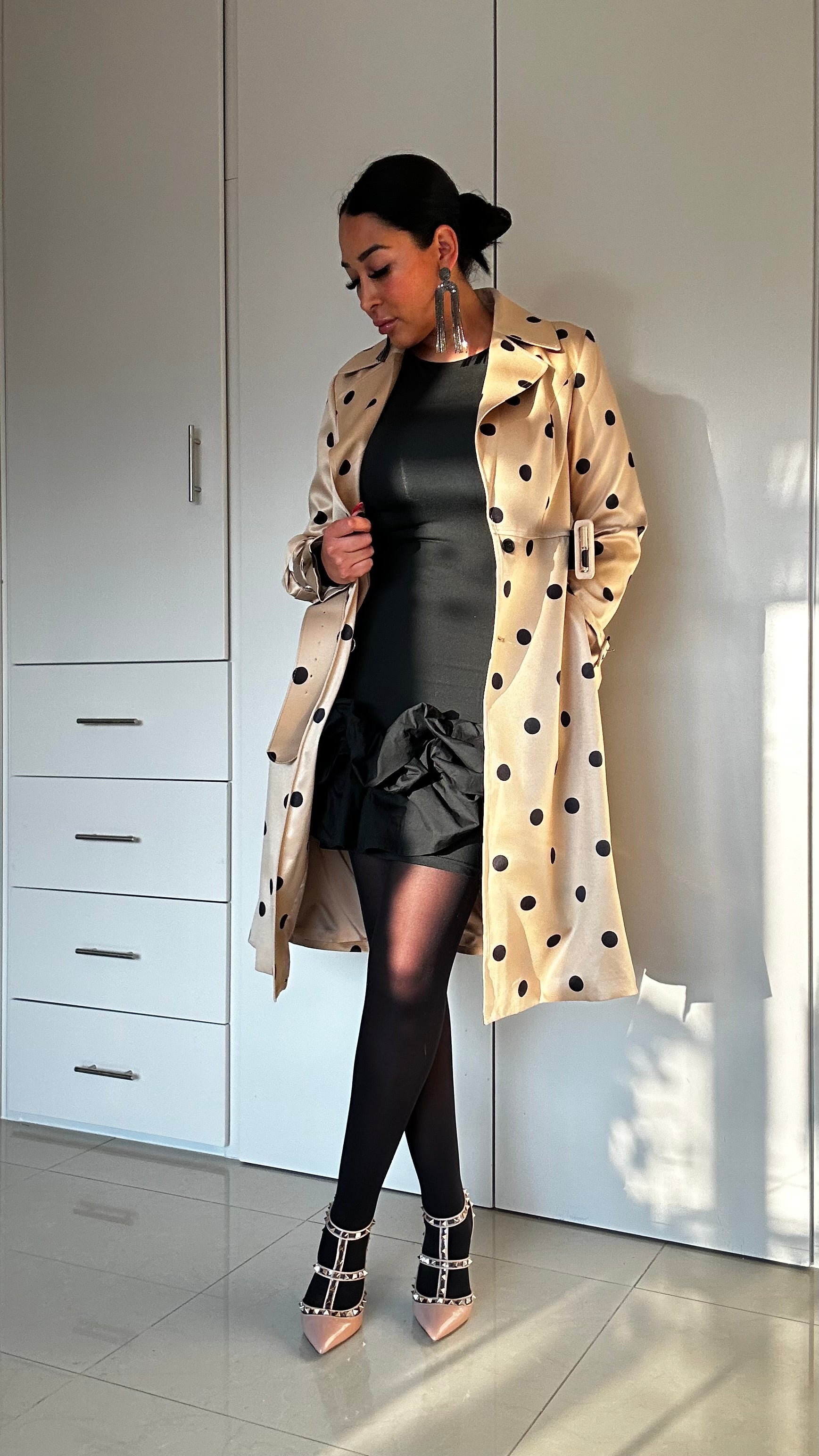Gabardina Beige Polka Dot Chic