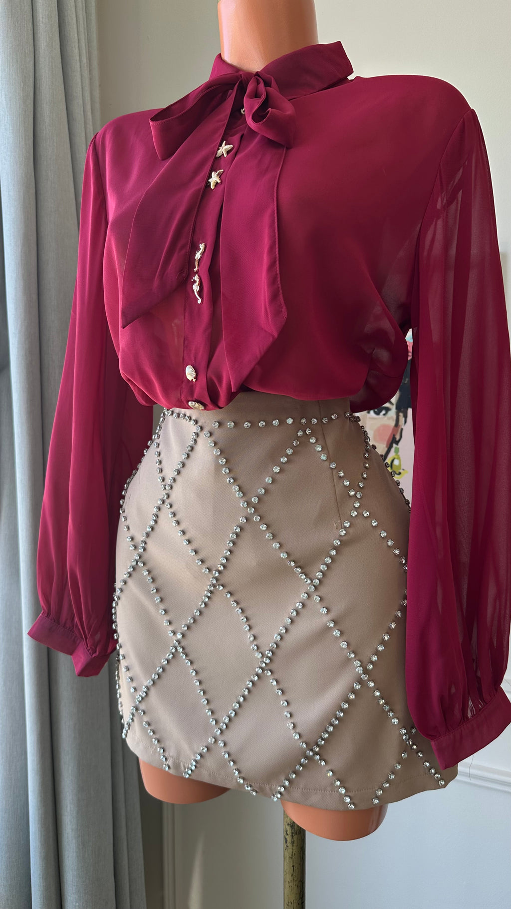 Blusa Elegante Moño en Seda – Vino Intenso