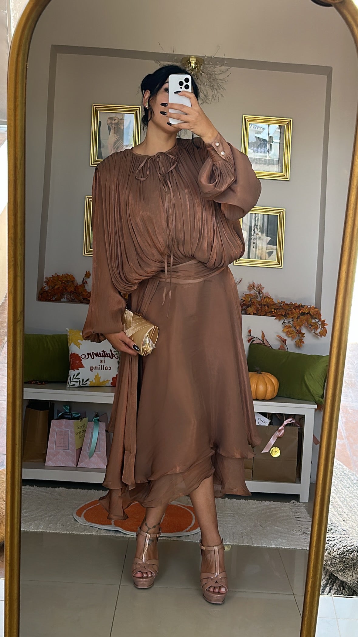 🤎 Vestido Satinado Plisado Color Cacao