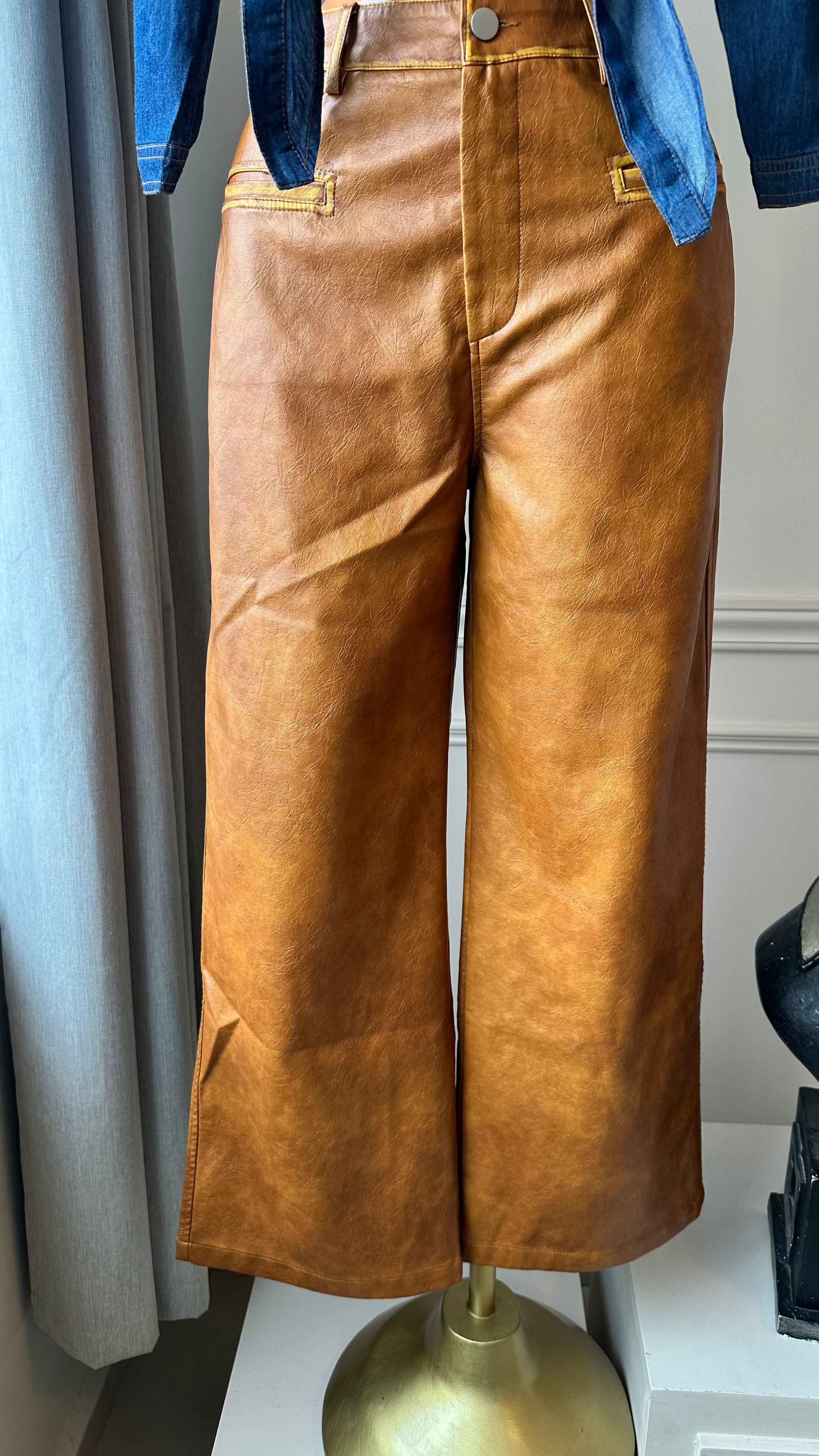 Pantalón Wide Leg Efecto Piel Color Camel