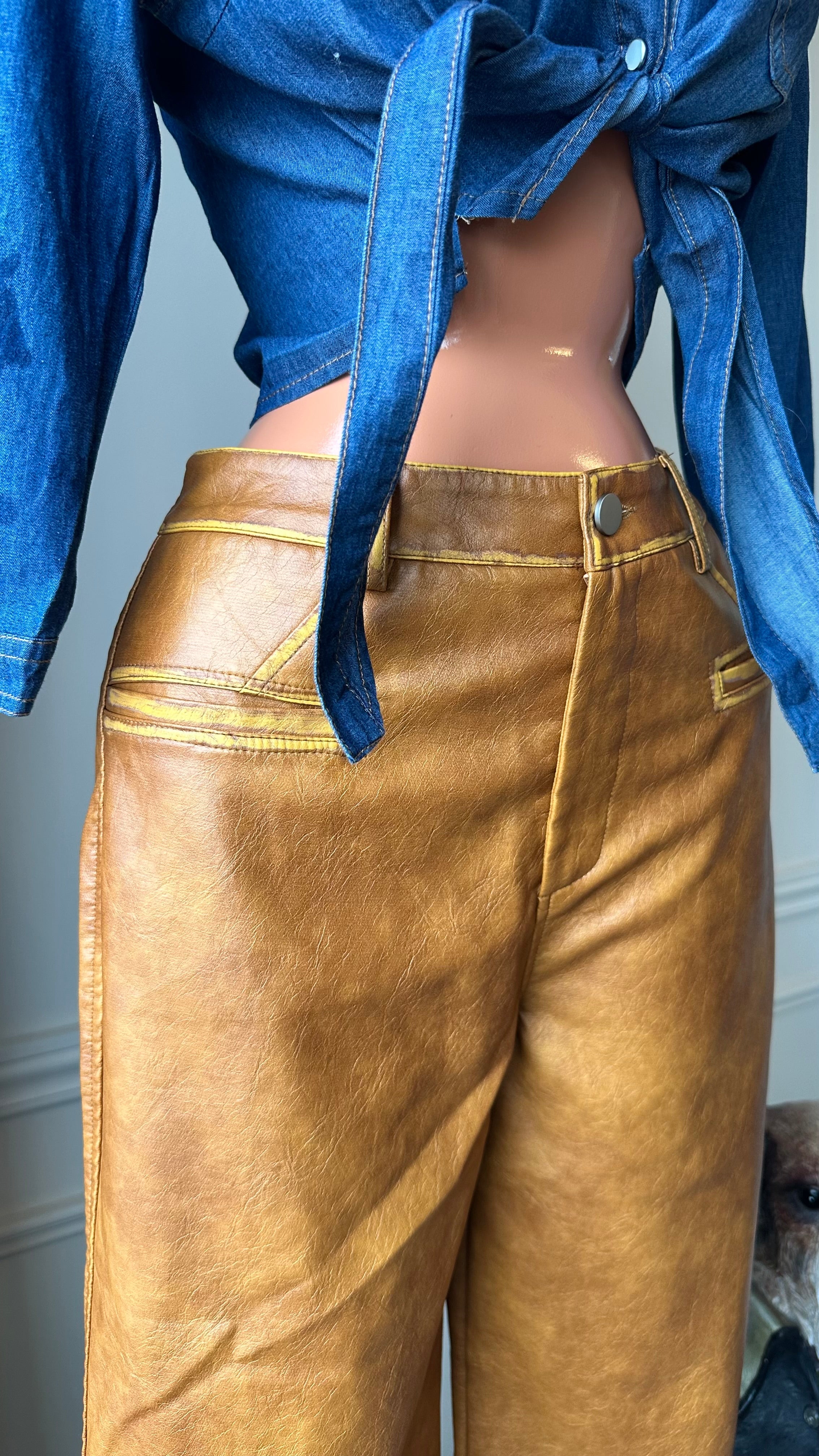 Pantalón Wide Leg Efecto Piel Color Camel