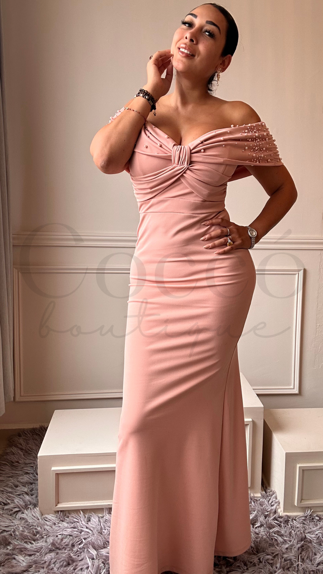 Vestido Largo Rosa Blush Off Shoulder con Perlas