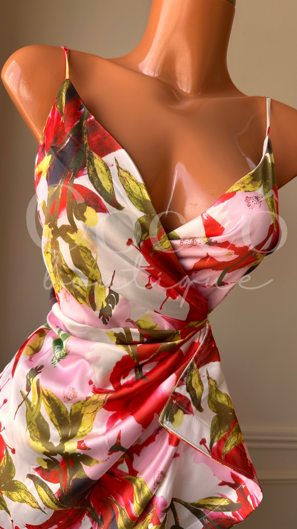 Vestido Floral Satinado con Escote Cruzado