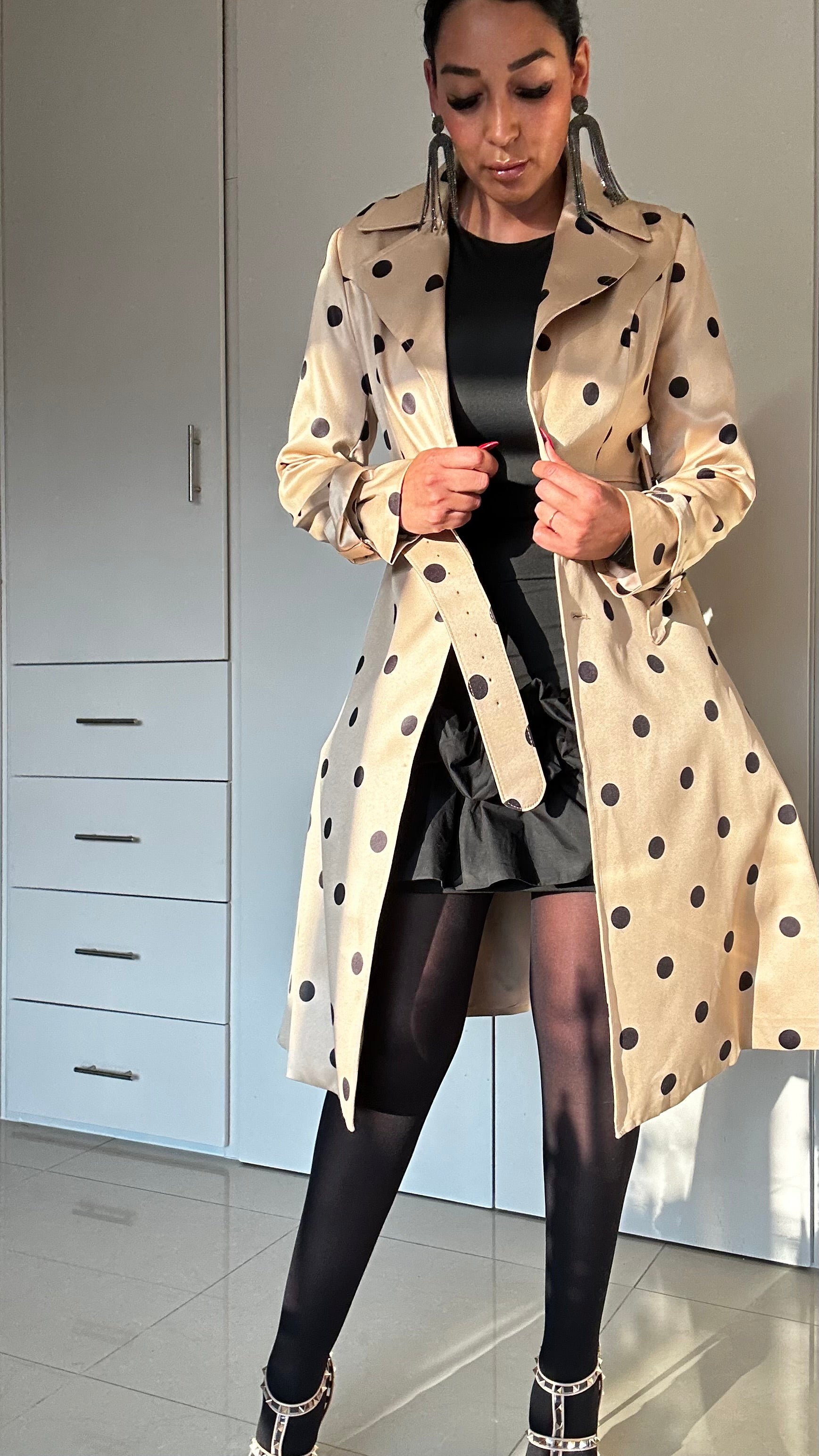 Gabardina Beige Polka Dot Chic