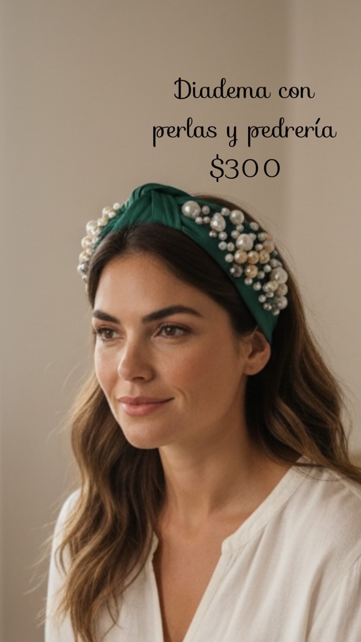Diadema con nudo y perlas con pedrería
