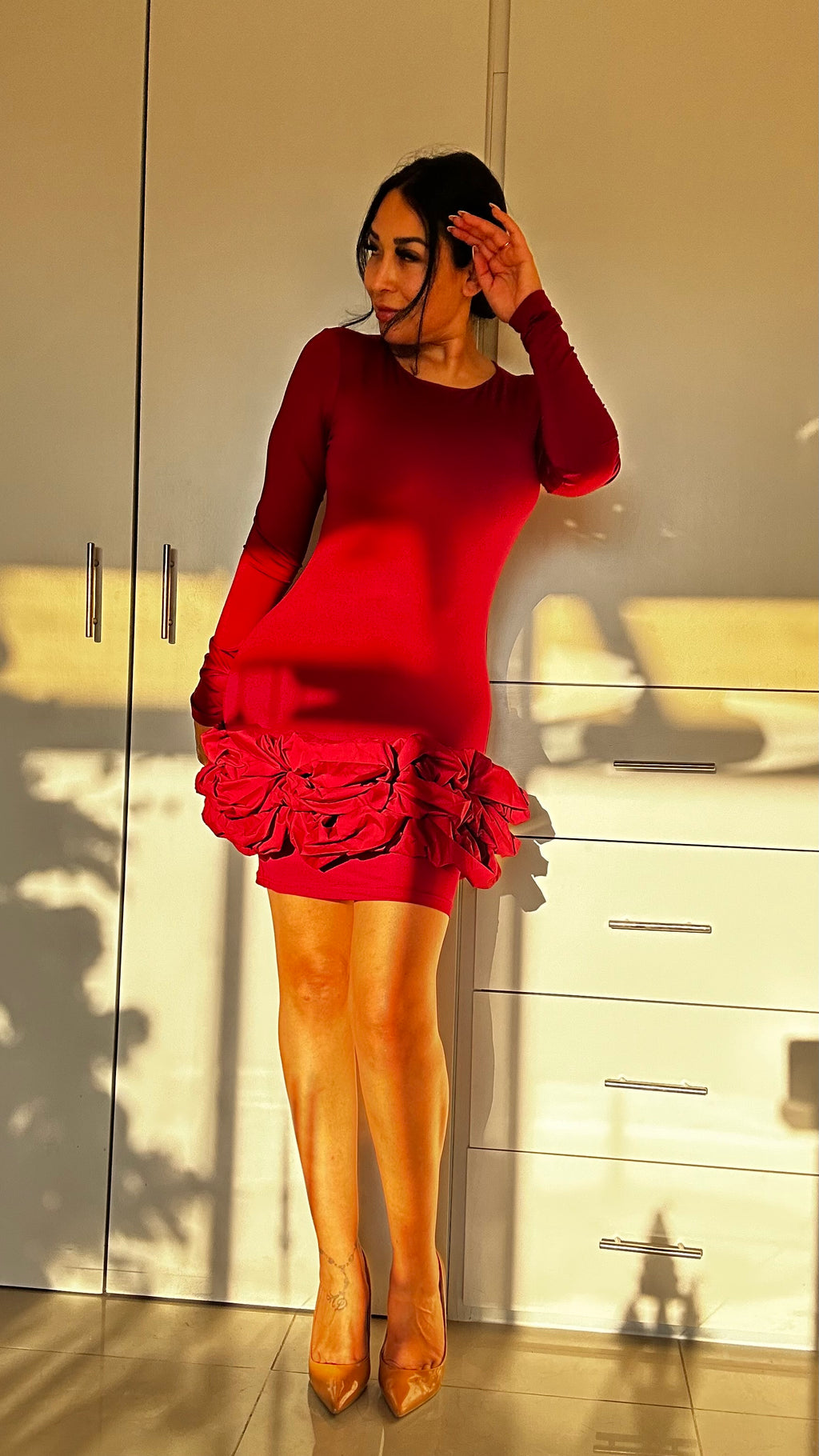 🌹 Vestido Mini “Red Bloom” – Elegancia con toque romántico