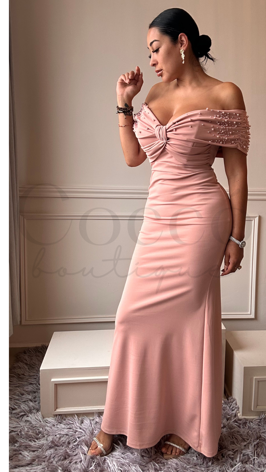 Vestido Largo Rosa Blush Off Shoulder con Perlas