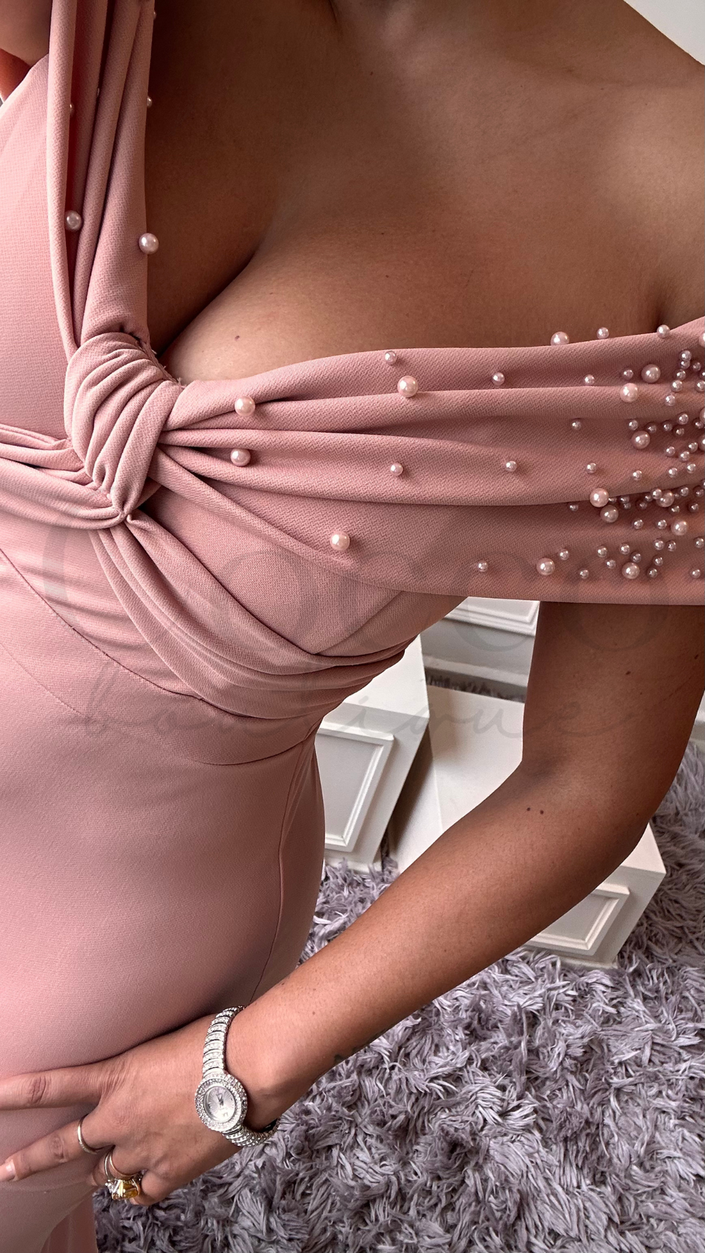 Vestido Largo Rosa Blush Off Shoulder con Perlas