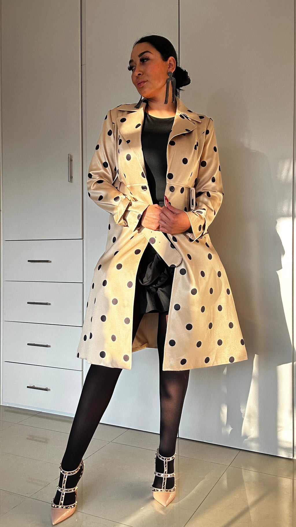 Gabardina Beige Polka Dot Chic