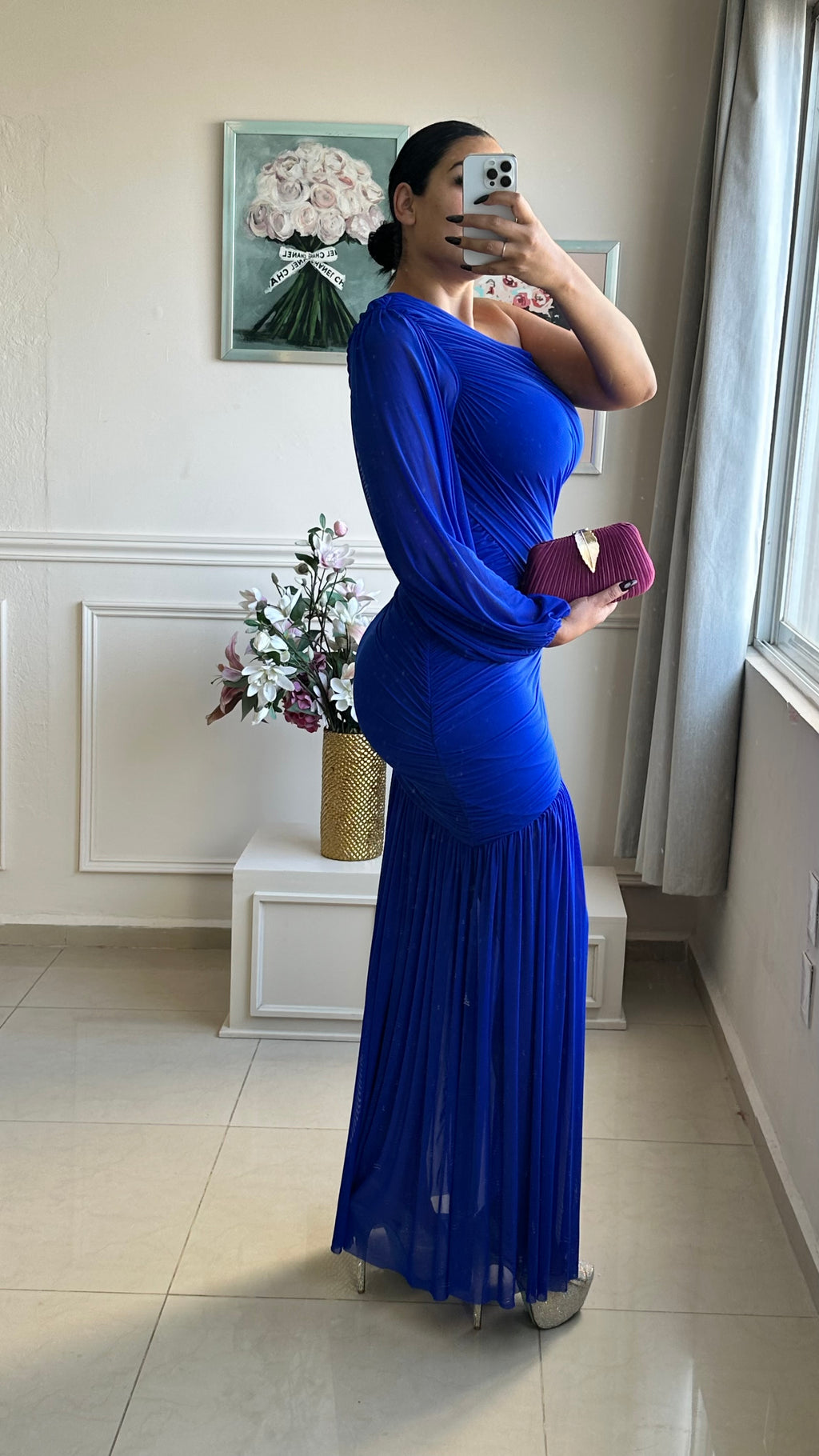 Vestido Largo Azul Rey de Un Hombro con Drapeado Elegante