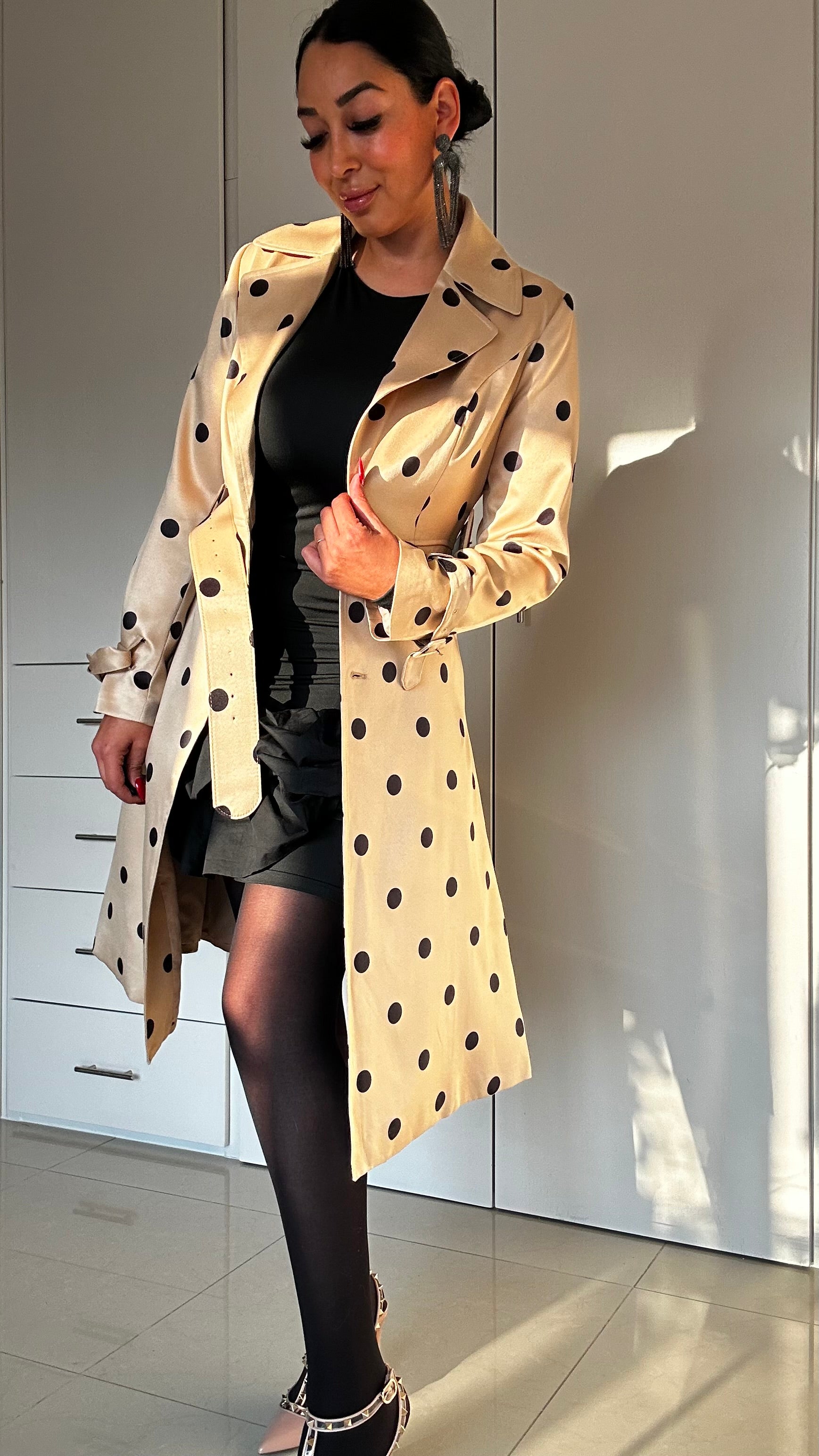 Gabardina Beige Polka Dot Chic