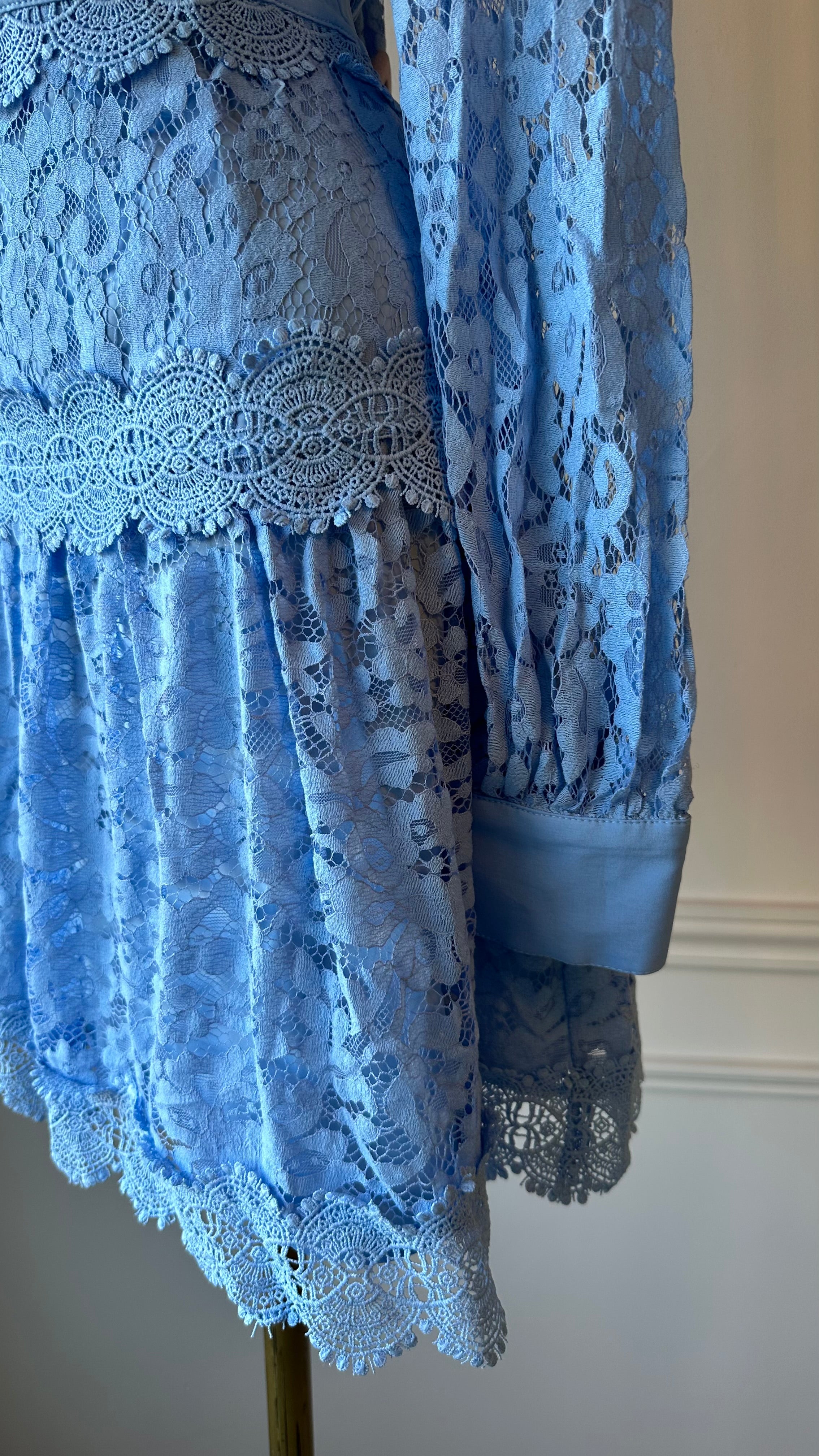 💙 Vestido Celeste de Encaje Romántico
