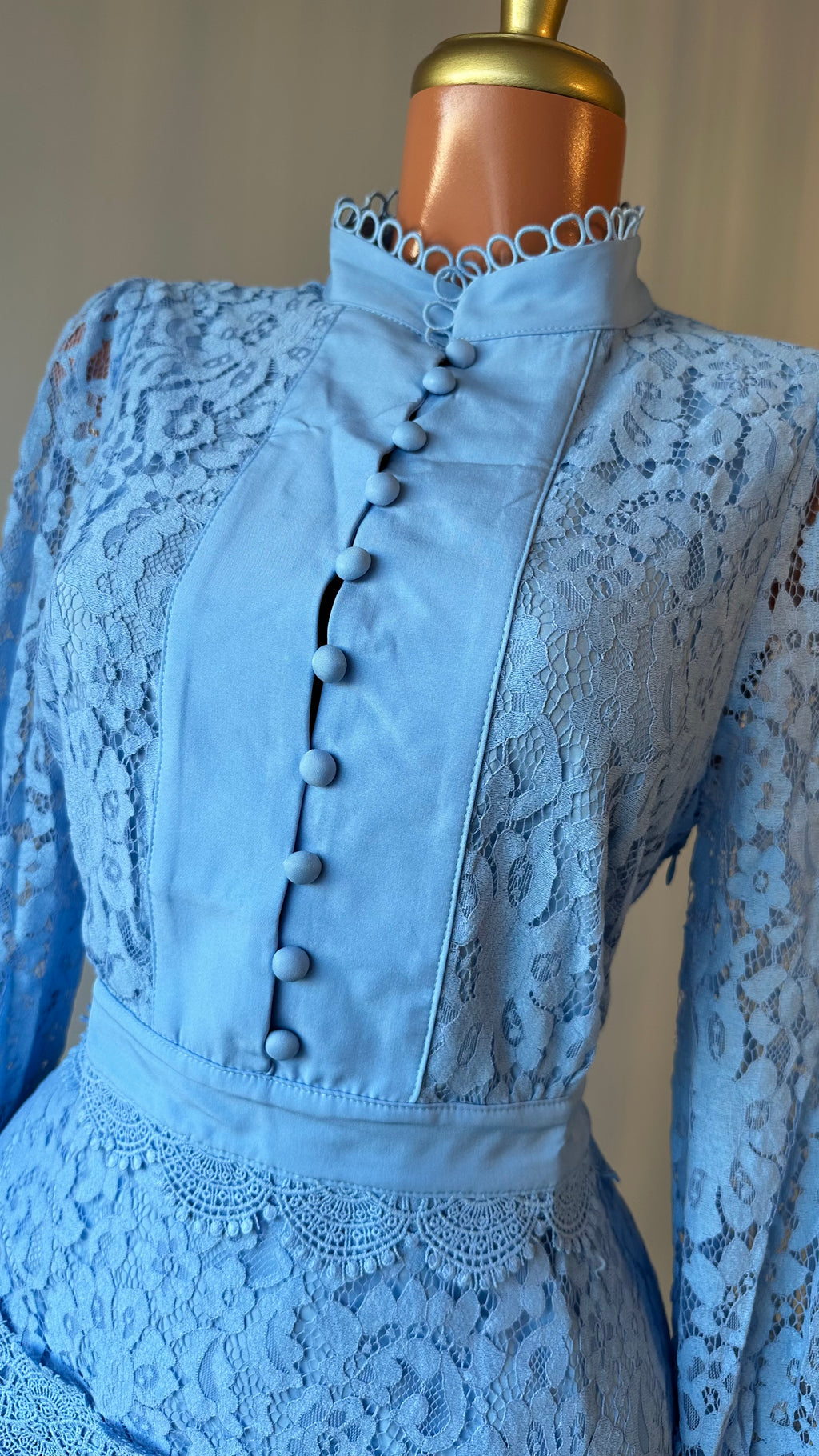 💙 Vestido Celeste de Encaje Romántico