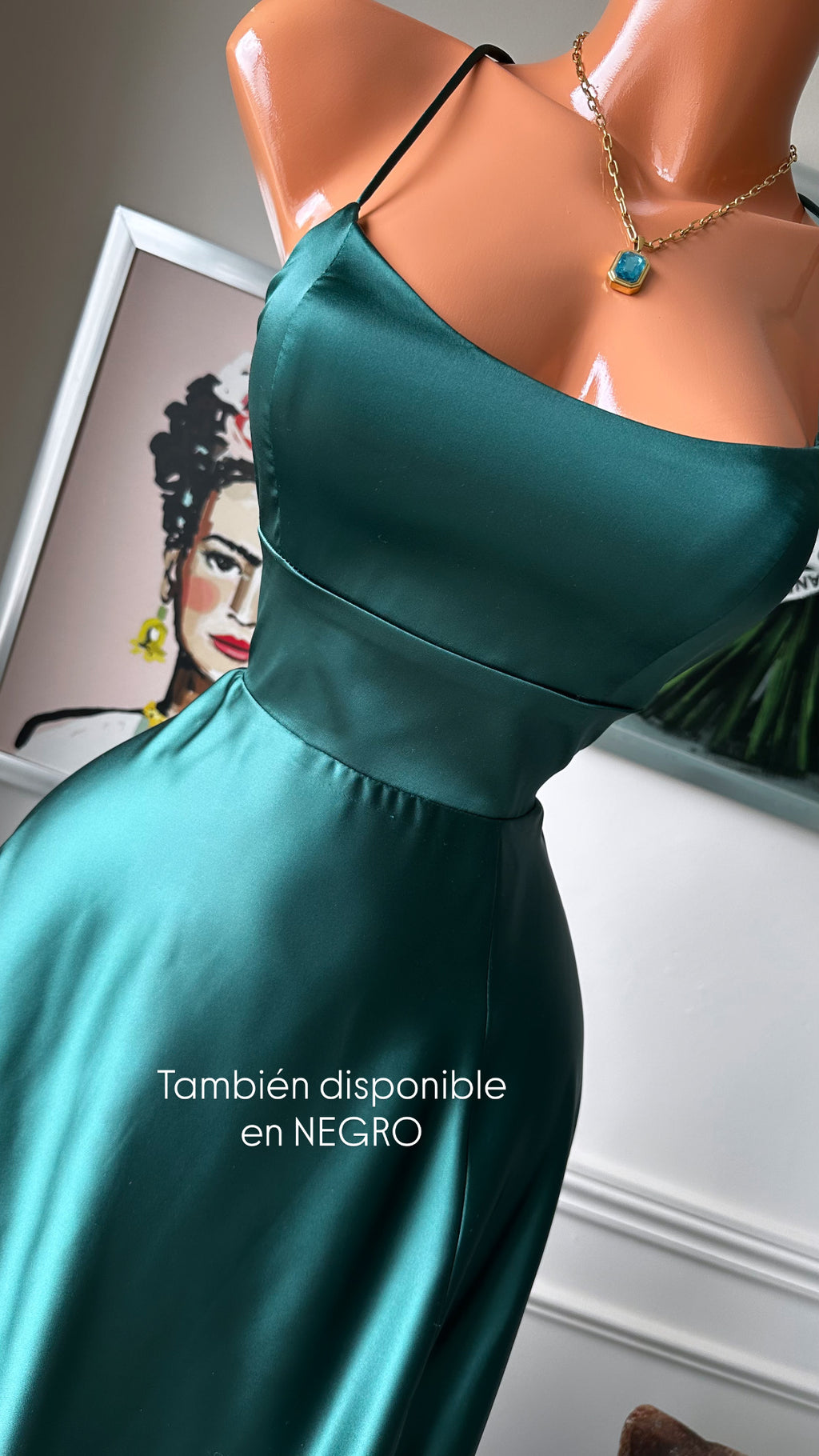Vestido Largo Satinado Verde Esmeralda con Espalda Ajustable