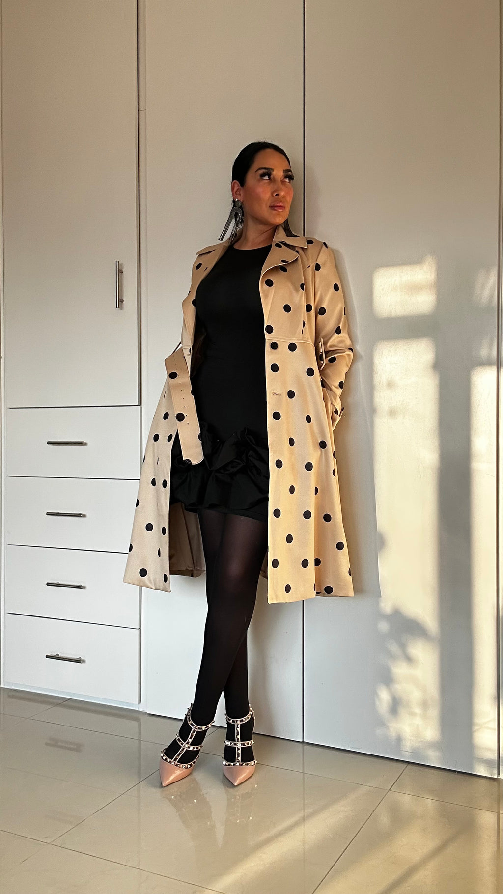 Gabardina Beige Polka Dot Chic