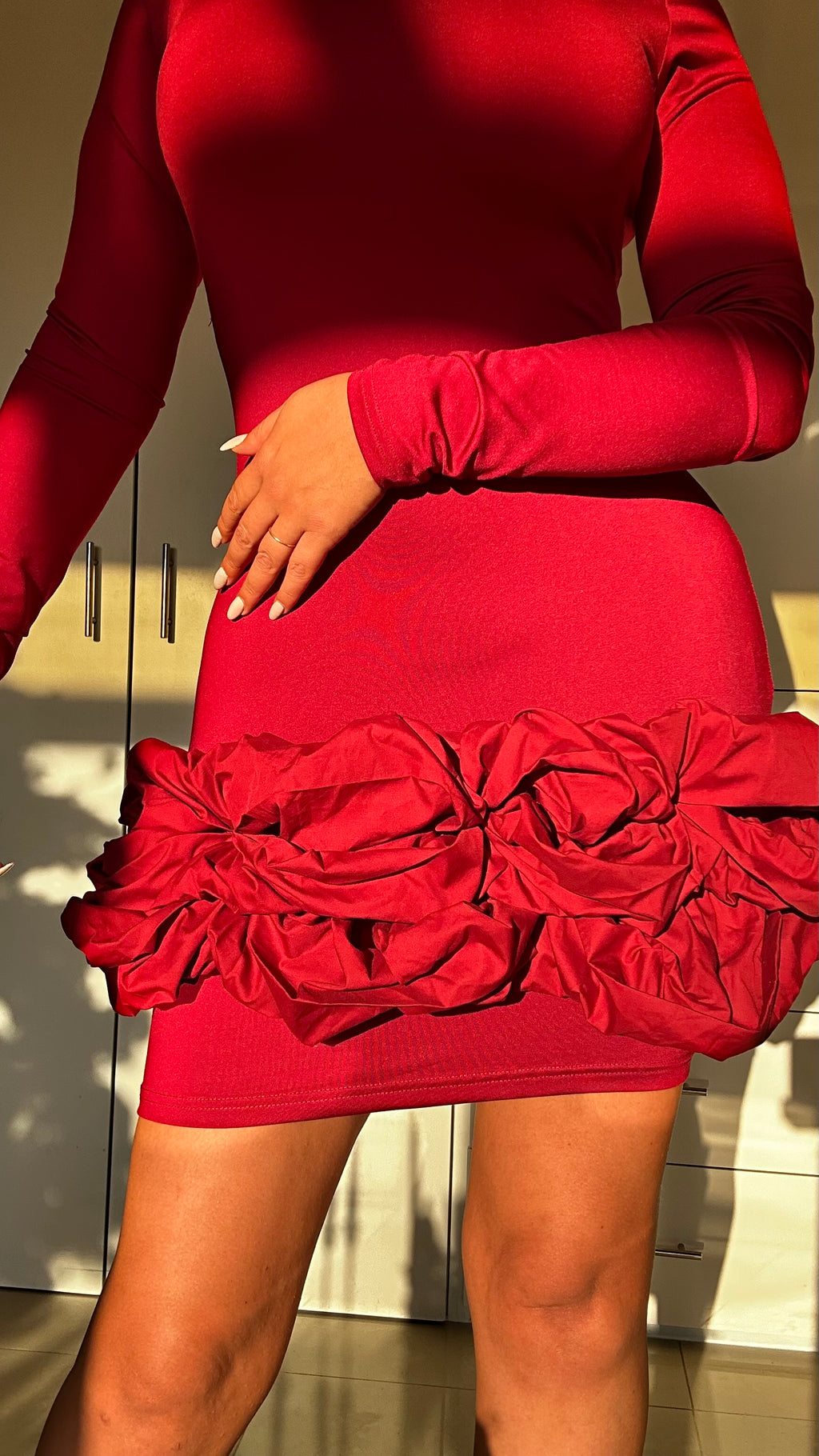 🌹 Vestido Mini “Red Bloom” – Elegancia con toque romántico
