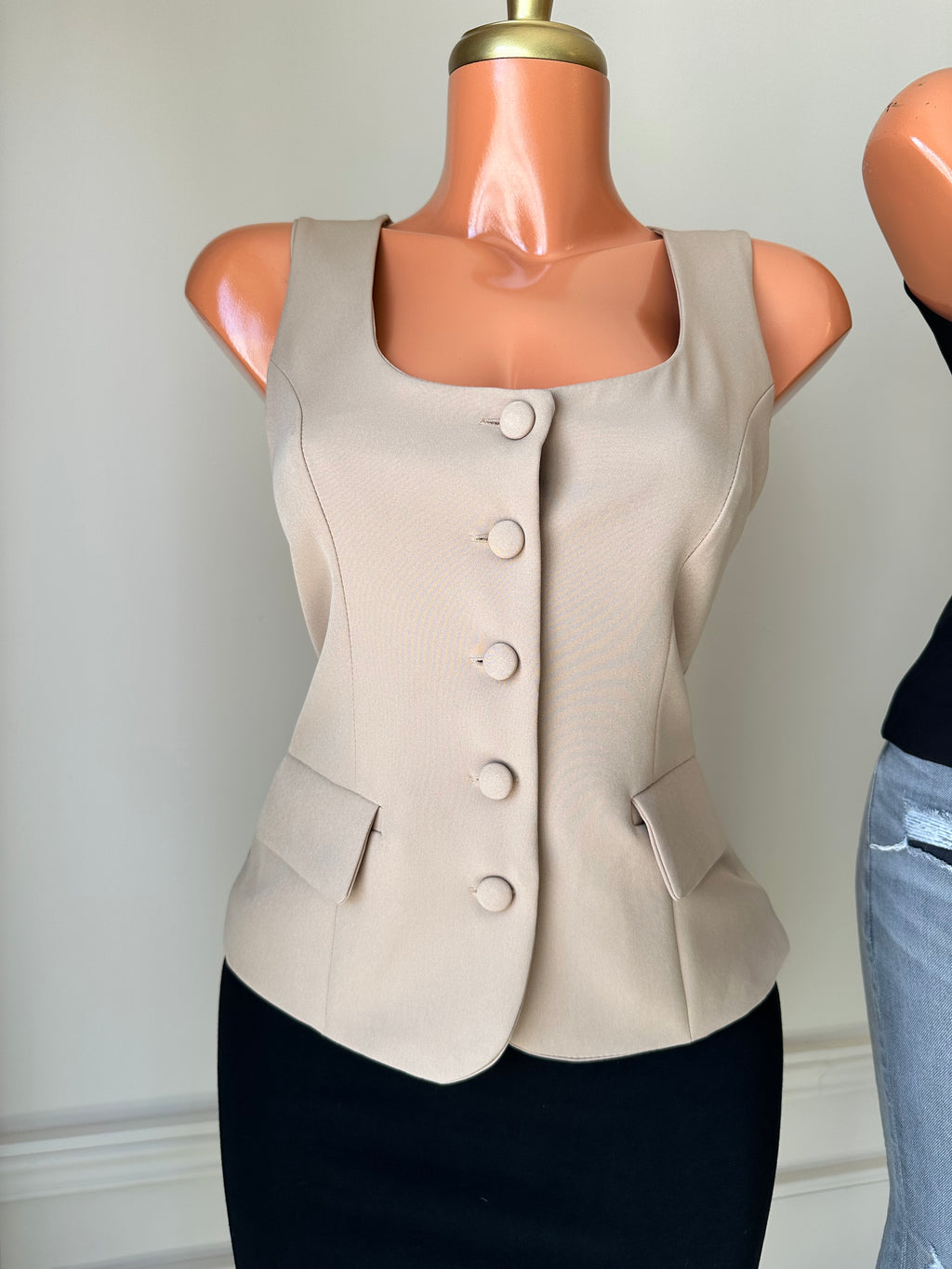 Chaleco Sastre Beige sin Mangas con Botones