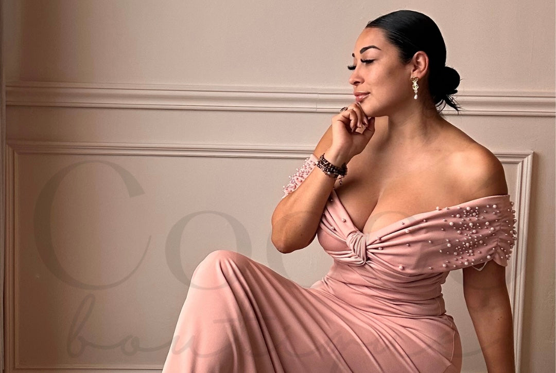 Vestido Largo Rosa Blush Off Shoulder con Perlas